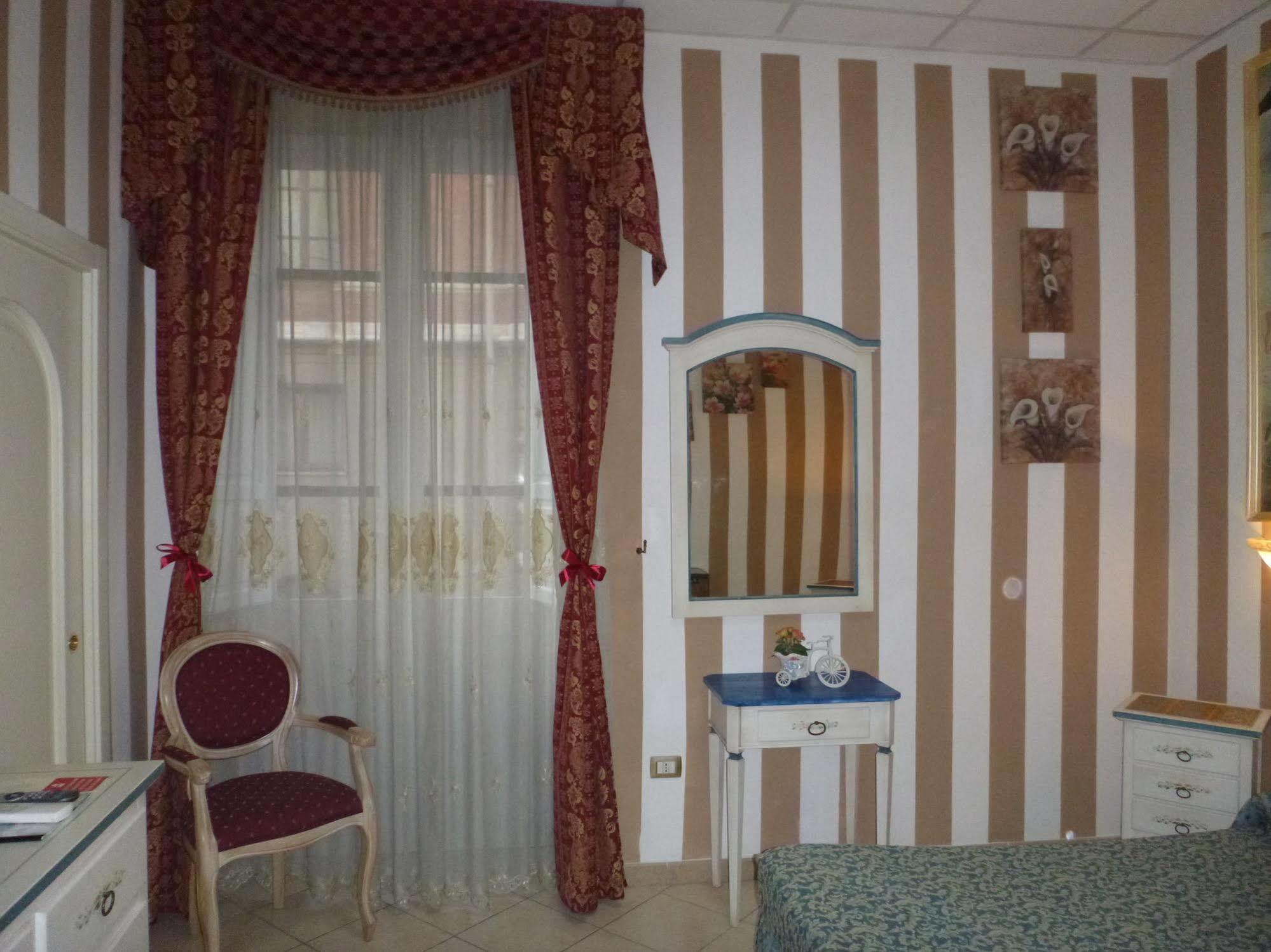 فندق Le Tre Stelle كالياري المظهر الخارجي الصورة